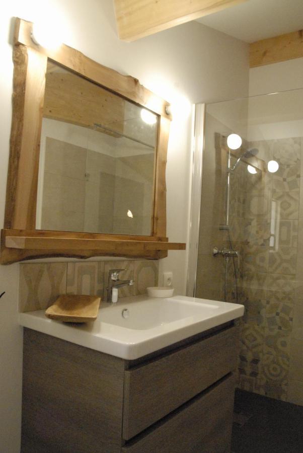 Les Chambres D'Ausilia Sablons  Bagian luar foto